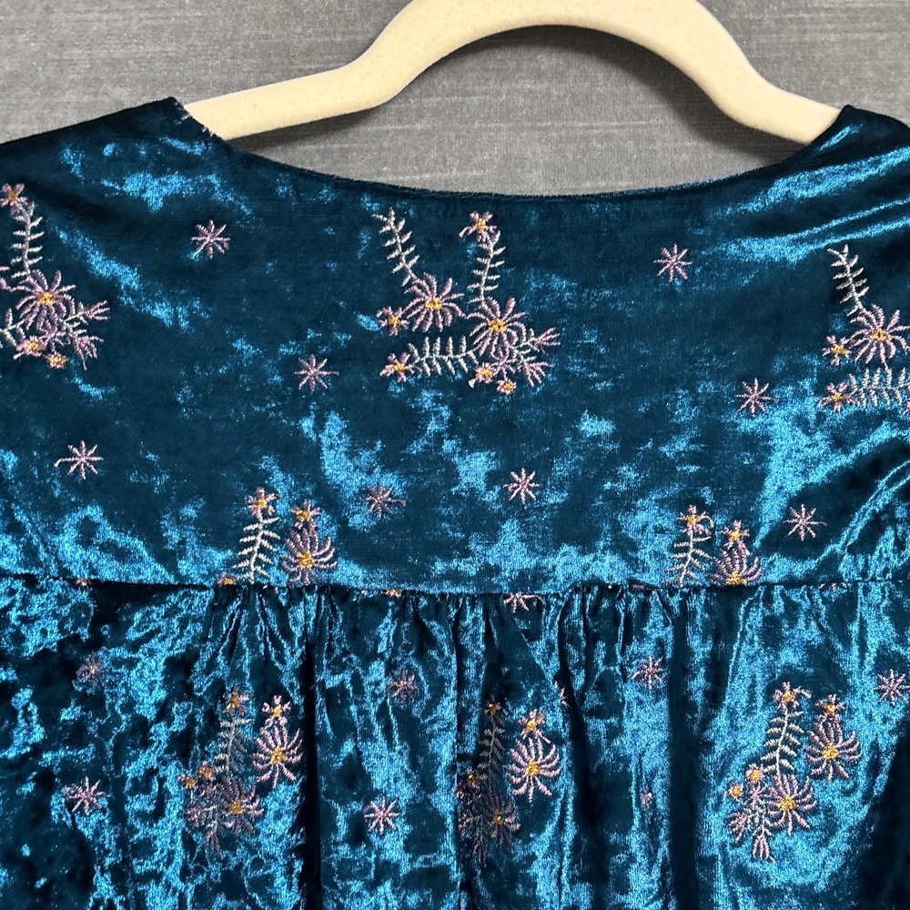 NEW Mystree Top M Teal Blue Pink Velvet Peplum Wrap Embroidered Balloon Cocktail - Picture 8 of 11